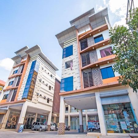 Oyo 443 Maria Cristina Arcade Suites Cebu Exteriör bild
